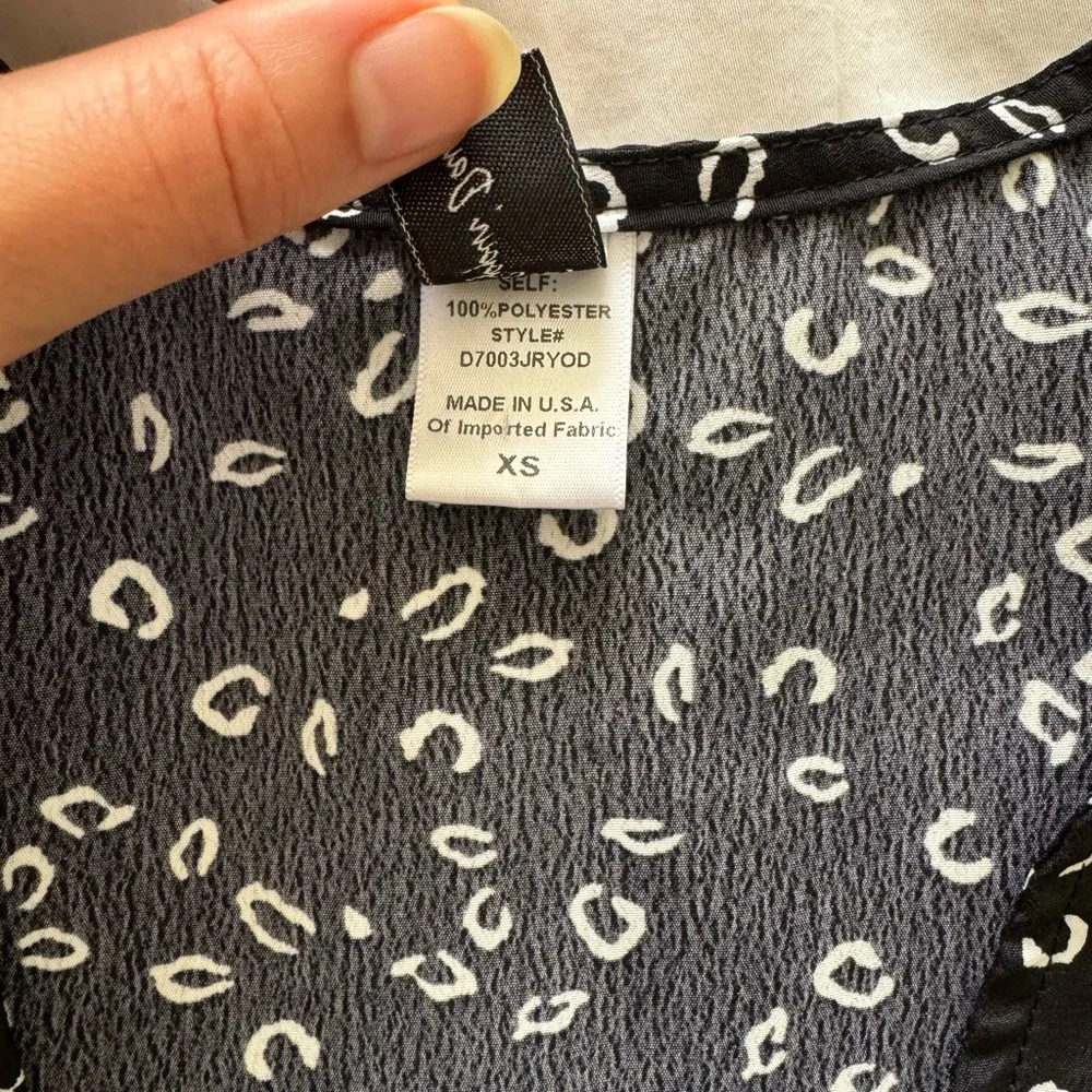 Black & White cropped Tie Top - Picture 4 of 5